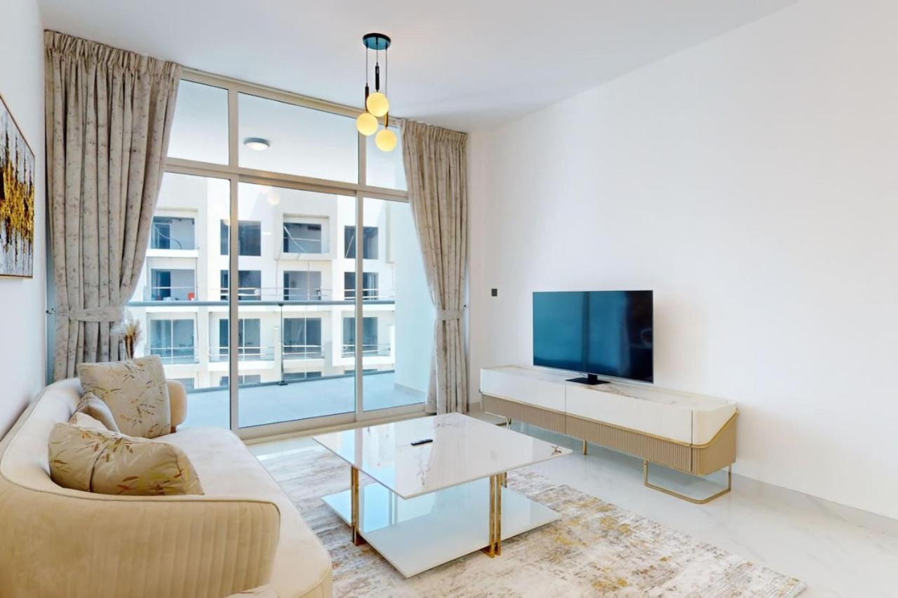 Uni Estate - Fresh One Bedroom Apartment *