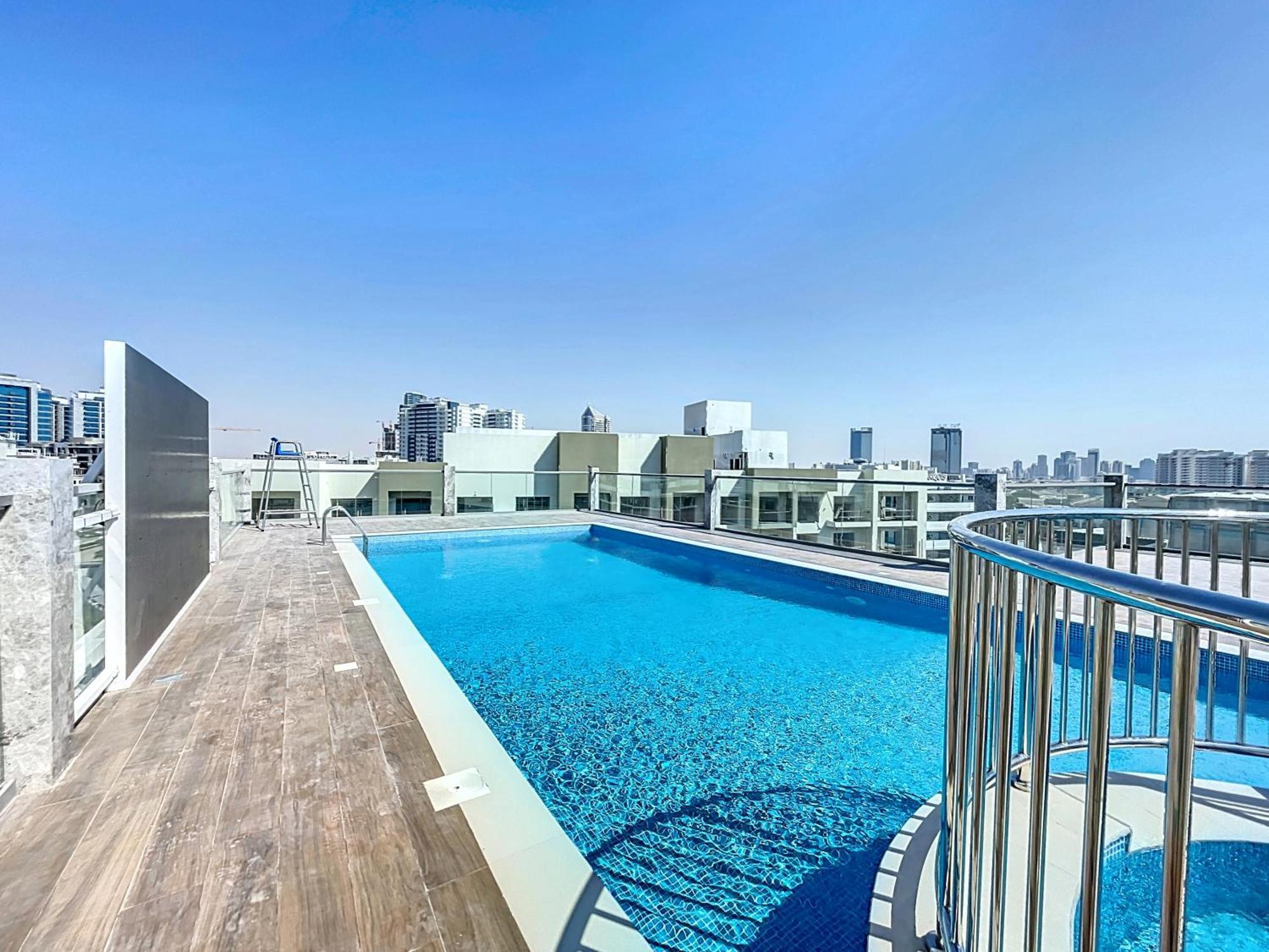 Uni Estate - Fresh One Bedroom Apartment *